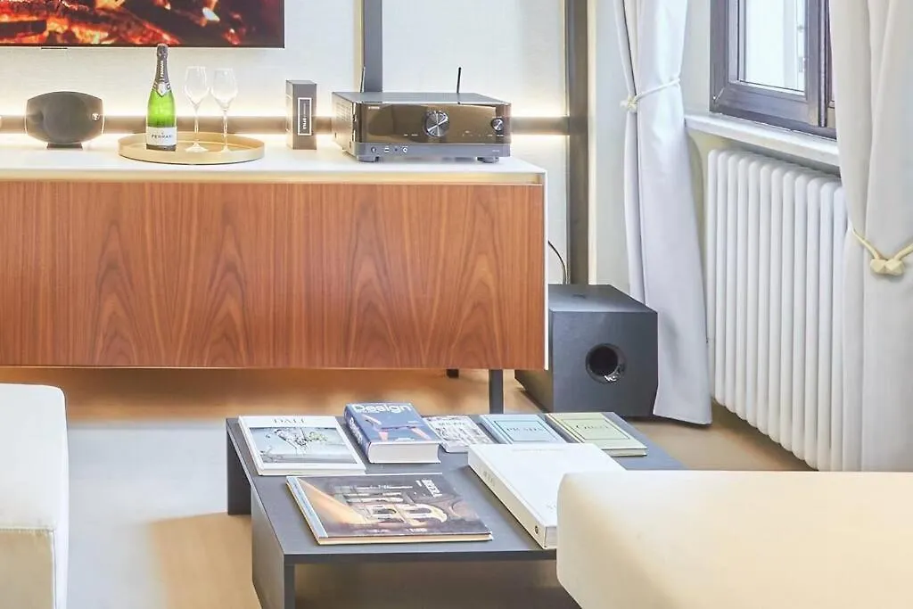 Easylife - Luxury Design Apartment With Jacuzzi ミラノ 0*,  イタリア