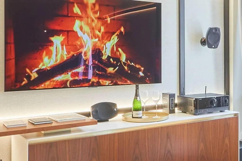 Easylife - Luxury Design Apartment With Jacuzzi ミラノ