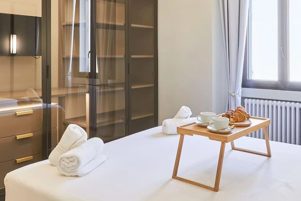 Easylife - Luxury Design Apartment With Jacuzzi ミラノ 0*,  イタリア