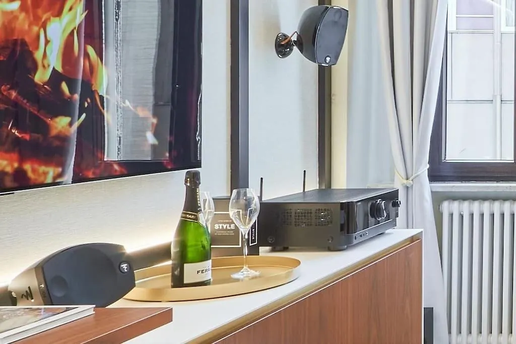 Easylife - Luxury Design Apartment With Jacuzzi ミラノ 0*,