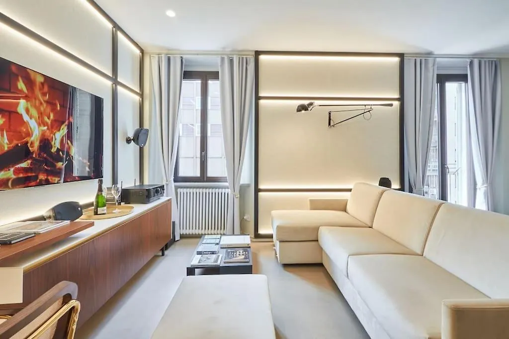 Easylife - Luxury Design Apartment With Jacuzzi ミラノ 0*,  イタリア